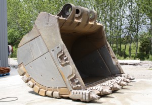 Hitachi EX3600 Bucket Rebuild